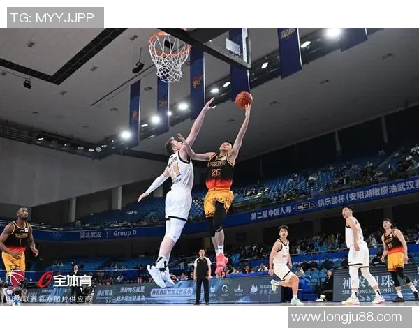 肯帝亚与八一激战正酣赛场上演精彩对决引发球迷热议 肯帝亚与八一激战正酣赛场上演精彩对决引发球迷热议