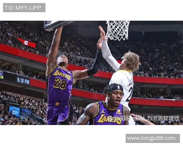 湖人对阵篮网的精彩对决引发球迷热潮全场座无虚席气氛火爆 湖人对阵篮网的精彩对决引发球迷热潮全场座无虚席气氛火爆