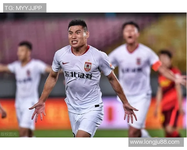 中国男篮与荷兰激战正酣比分悬念引发球迷热议与期待