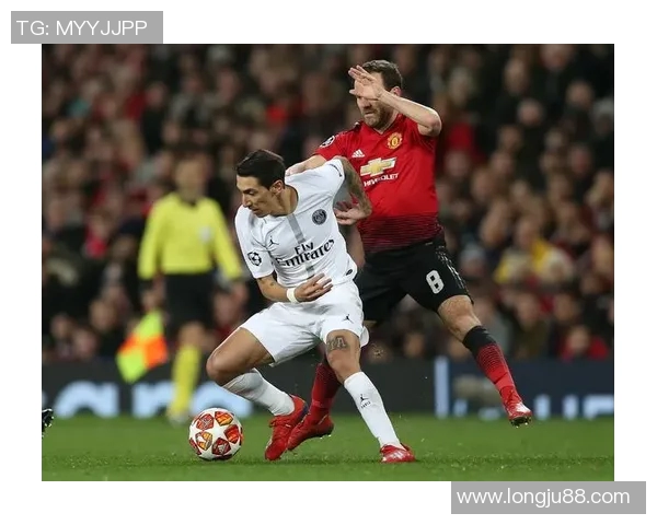 巴黎与曼联昨晚激战正酣赛场精彩瞬间回顾与分析