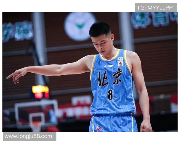 方硕的篮球人生:从青涩少年到CBA明星的成长之路与奋斗故事 方硕的篮球人生:从青涩少年到CBA明星的成长之路与奋斗故事