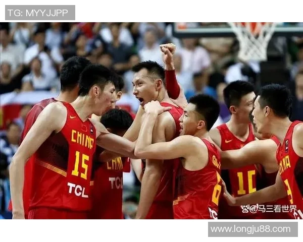 易建联领衔对决雄鹿队展现中国篮球实力与NBA顶级球队的较量 易建联领衔对决雄鹿队展现中国篮球实力与NBA顶级球队的较量