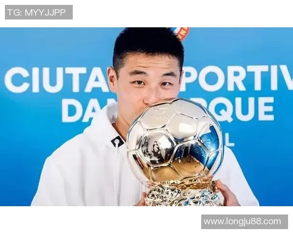 武磊与秦升的对决:从球场争锋到场外故事的深度解析 武磊与秦升的对决:从球场争锋到场外故事的深度解析