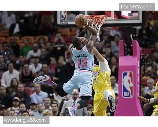 湖人对阵热火精彩赛事在线直播全程回顾与分析 湖人对阵热火精彩赛事在线直播全程回顾与分析