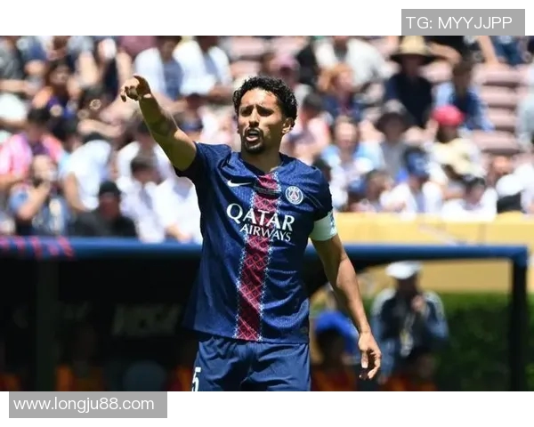 马尔基尼奥斯：从巴西足球新星到世界顶级后卫的成长之路